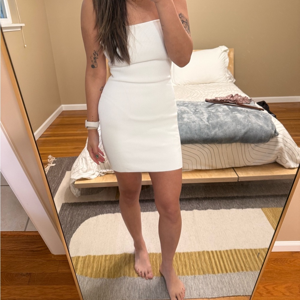 Aritzia Babaton sculpt knit tube white dress size XS (new without tag)